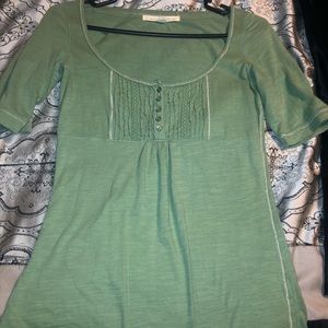 Cute green shirt!